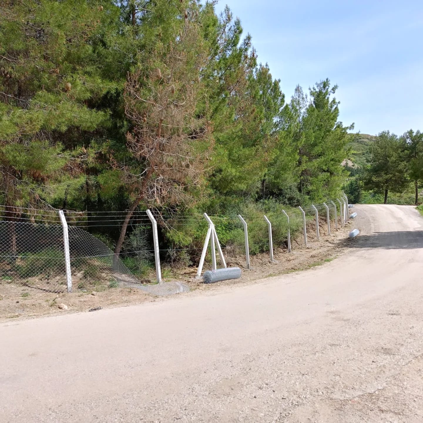 300cm Eğimli Beton Çit Direkleri